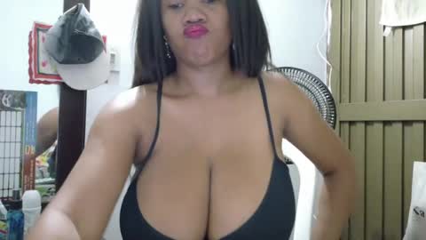 Snapshot of ashanty_1012 chatting on 06-18-26, 10:47 ashanty_1012 online show from 06-18-26, 10:47