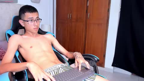 Snapshot of asher_lux chatting on 12-22-25, 08:06 Asher online show from 12-22-25, 08:06