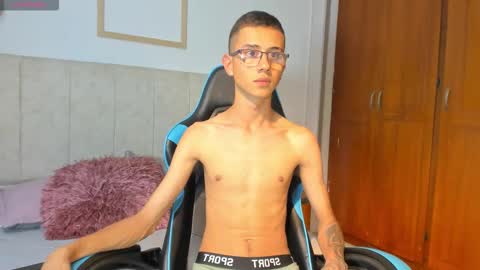 Snapshot of asher_lux chatting on 01-05-26, 09:18 Asher online show from 01-05-26, 09:18