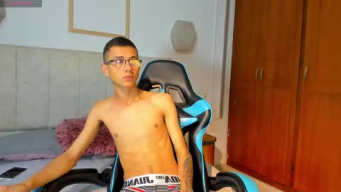 Snapshot of asher_lux chatting on 01-06-26, 01:48 Asher online show from 01-06-26, 01:48