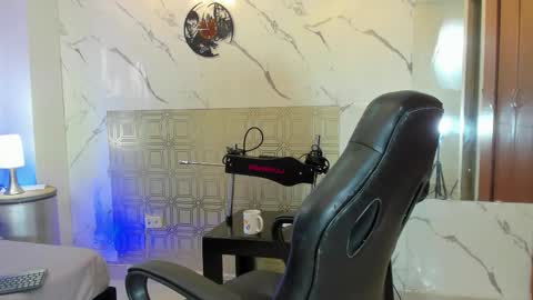 Snapshot of asher_lux chatting on 02-28-26, 05:14 Asher online show from 02-28-26, 05:14