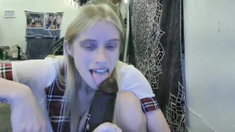 Snapshot of ashleewolfx chatting on 11-11-25, 10:10 Ashlee Wolf online show from 11-11-25, 10:10