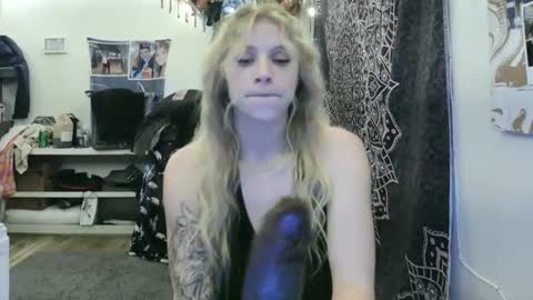 Snapshot of ashleewolfx chatting on 11-16-25, 06:30 Ashlee Wolf online show from 11-16-25, 06:30