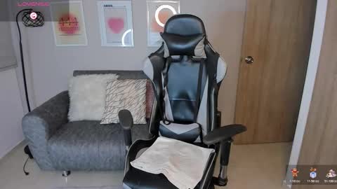 A S H L E Y online show from 01-10-26, 10:36