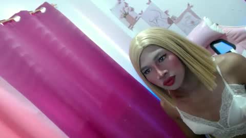 Snapshot of ashley_cummer chatting on 05-27-26, 02:52 ashley_cummer online show from 05-27-26, 02:52
