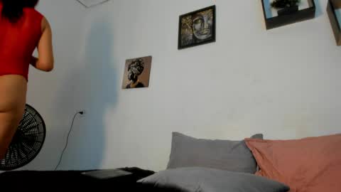 Snapshot of ashley_girl_queen chatting on 06-05-26, 02:45 ashley_girl_queen online show from 06-05-26, 02:45