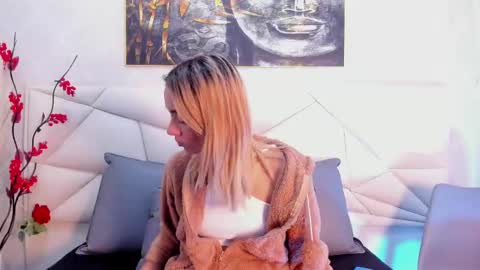 ashley_miller26 online show from 03-10-25, 11:32