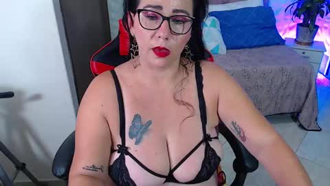 Snapshot of ashley_prg2 chatting on 02-15-25, 10:44 Ashley online show from 02-15-25, 10:44