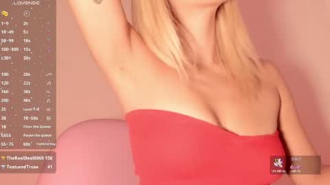 Snapshot of ashleyroys_111 chatting on 06-09-26, 09:04 dahiana online show from 06-09-26, 09:04