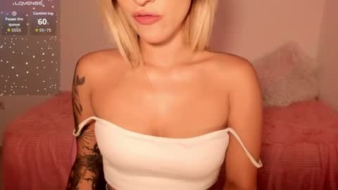 Snapshot of ashleyroys_111 chatting on 07-08-26, 09:30 dahiana online show from 07-08-26, 09:30