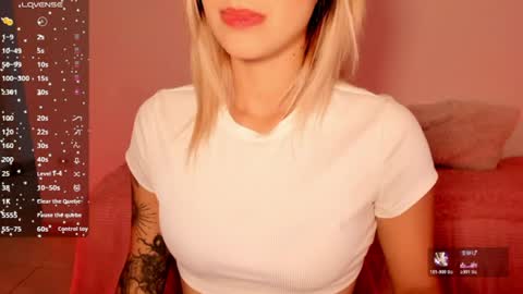 Snapshot of ashleyroys_111 chatting on 07-15-26, 09:09 dahiana online show from 07-15-26, 09:09