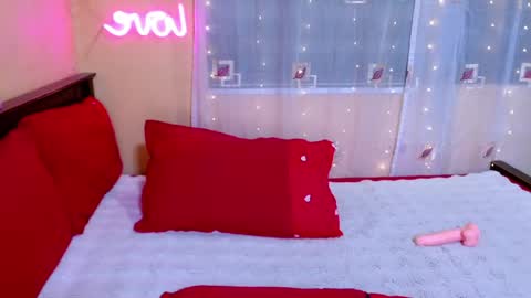 Snapshot of ashleyxxxversahuge chatting on 05-08-26, 05:18 AshleyNicole online show from 05-08-26, 05:18