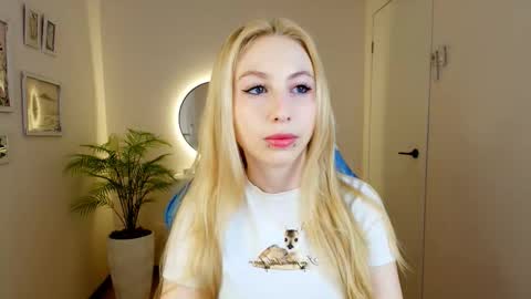 Victoria  online show from 02-19-26, 08:32