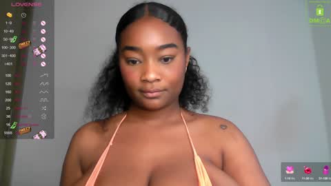 Snapshot of ashly_0b chatting on 02-05-25, 06:15 Ashly online show from 02-05-25, 06:15