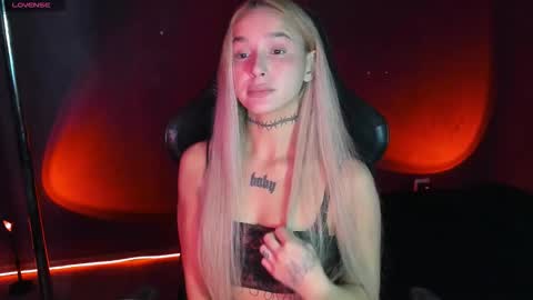 Snapshot of ashmila chatting on 09-25-25, 05:22 Mila online show from 09-25-25, 05:22