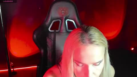 Snapshot of ashmila chatting on 10-01-25, 04:29 Mila online show from 10-01-25, 04:29