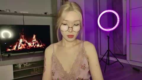 Snapshot of asian_euphoria chatting on 07-22-26, 08:06 Dju online show from 07-22-26, 08:06