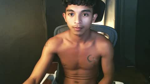 Snapshot of asian_hunk_moreno chatting on 06-30-26, 08:10 Yuri online show from 06-30-26, 08:10