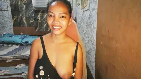 Snapshot of asian_janeth chatting on 02-06-26, 10:46 im janeth single mom online show from 02-06-26, 10:46