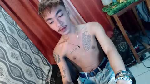 Snapshot of asian_kimxxx chatting on 01-01-25, 11:18 don online show from 01-01-25, 11:18