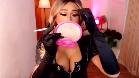 Snapshot of asianassetxxx chatting on 10-09-25, 11:41 nicole online show from 10-09-25, 11:41