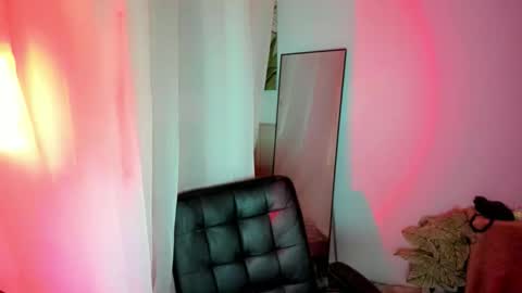 Hien online show from 04-06-26, 12:19