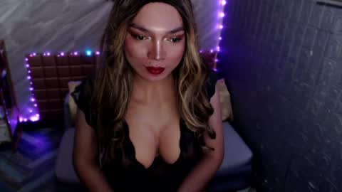 Snapshot of asiandollxxx4u chatting on 04-27-26, 05:27 BELLA NOTCH online show from 04-27-26, 05:27