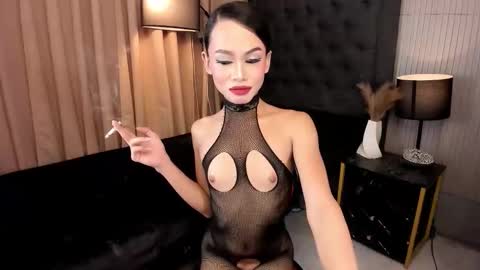 Snapshot of asianpetitehugecock chatting on 10-13-25, 01:27 AGATHA online show from 10-13-25, 01:27