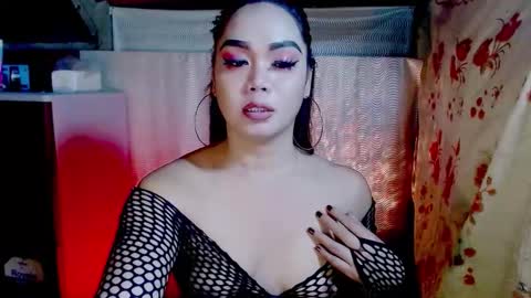 Sofhia online show from 10-17-25, 05:15