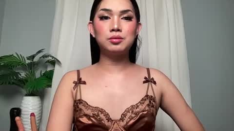 Snapshot of asiansweet_lily chatting on 06-24-26, 10:47 Lily online show from 06-24-26, 10:47