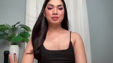 Snapshot of asiansweet_lily chatting on 06-25-26, 09:25 Lily online show from 06-25-26, 09:25
