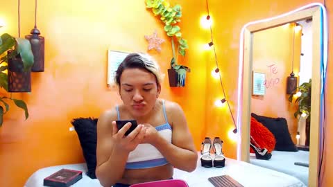 Snapshot of aslyhernandez chatting on 12-21-24, 11:22 ASLY online show from 12-21-24, 11:22