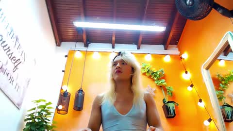 Snapshot of aslyhernandez chatting on 12-26-24, 02:16 ASLY online show from 12-26-24, 02:16