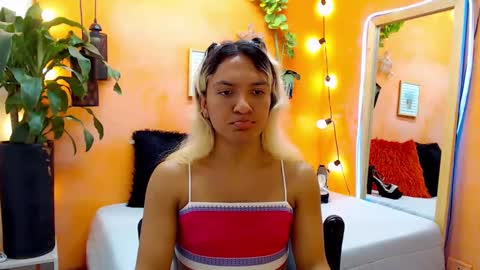 Snapshot of aslyhernandez chatting on 01-04-25, 05:47 ASLY online show from 01-04-25, 05:47