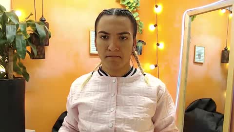 Snapshot of aslyhernandez chatting on 01-20-25, 11:45 ASLY online show from 01-20-25, 11:45