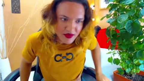 Snapshot of aslyhernandez chatting on 09-15-25, 03:45 ASLY online show from 09-15-25, 03:45