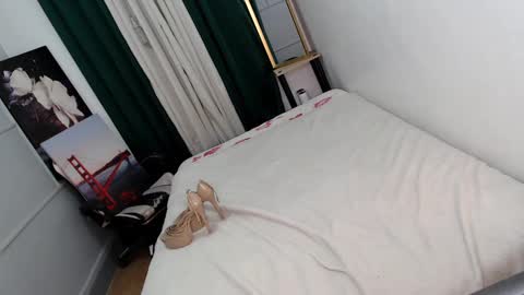 Margaux Miller online show from 12-21-24, 07:35