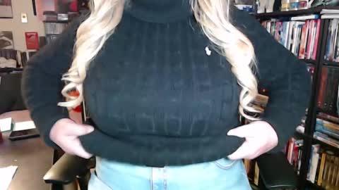 Snapshot of aspen_vale chatting on 10-14-25, 11:38 Aspen Vale online show from 10-14-25, 11:38