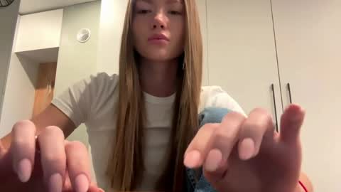 Snapshot of assuntachaples chatting on 04-04-26, 06:33 DiLuna online show from 04-04-26, 06:33