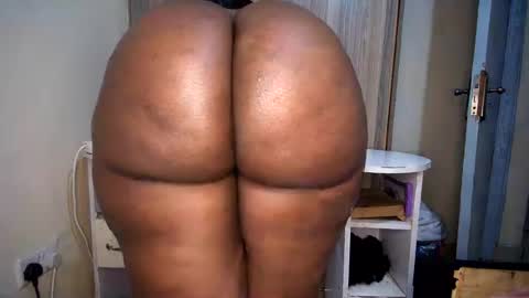 Snapshot of assygally21 chatting on 08-05-26, 01:25 thickiana online show from 08-05-26, 01:25