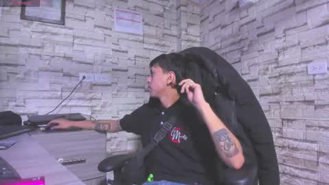 Snapshot of astaroth_blaze chatting on 07-03-26, 06:42 Derek online show from 07-03-26, 06:42