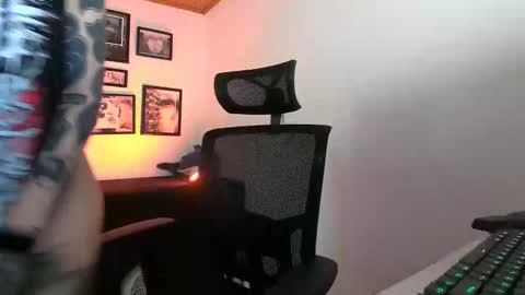 Snapshot of astarte4 chatting on 10-27-25, 01:37 Sof online show from 10-27-25, 01:37