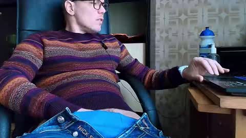 Snapshot of asterion51 chatting on 03-11-26, 04:24 asterion51 online show from 03-11-26, 04:24