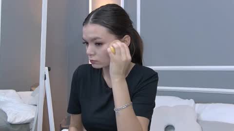 Aster Quinn online show from 10-25-25, 03:51