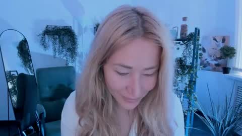 astramonroe online show from 04-22-26, 04:15