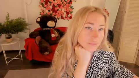 Snapshot of astramonroe chatting on 05-24-26, 10:31 astramonroe online show from 05-24-26, 10:31