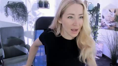 Snapshot of astramonroe chatting on 06-05-26, 07:47 astramonroe online show from 06-05-26, 07:47