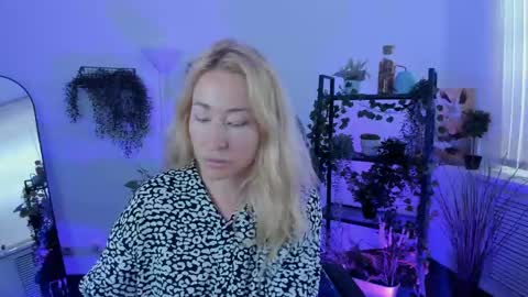 Snapshot of astramonroe chatting on 06-08-26, 10:04 astramonroe online show from 06-08-26, 10:04