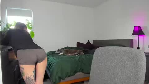 Astrid Luxe online show from 01-06-25, 08:18