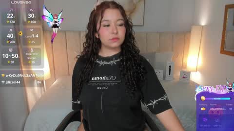 Snapshot of atena_cuteee chatting on 01-25-25, 05:18 sofia online show from 01-25-25, 05:18